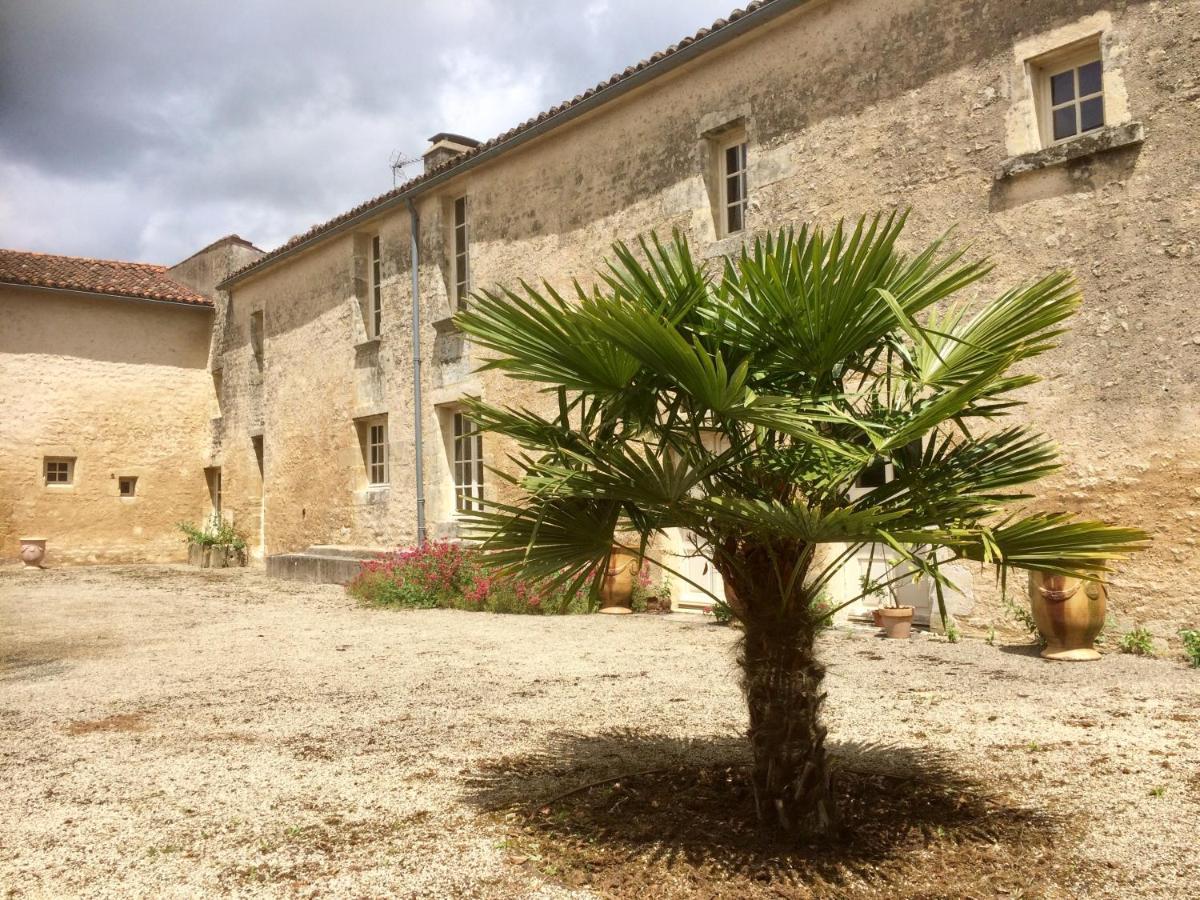 Bed and Breakfast Logis De La Touche Saint-Hilaire-des-Loges Екстер'єр фото