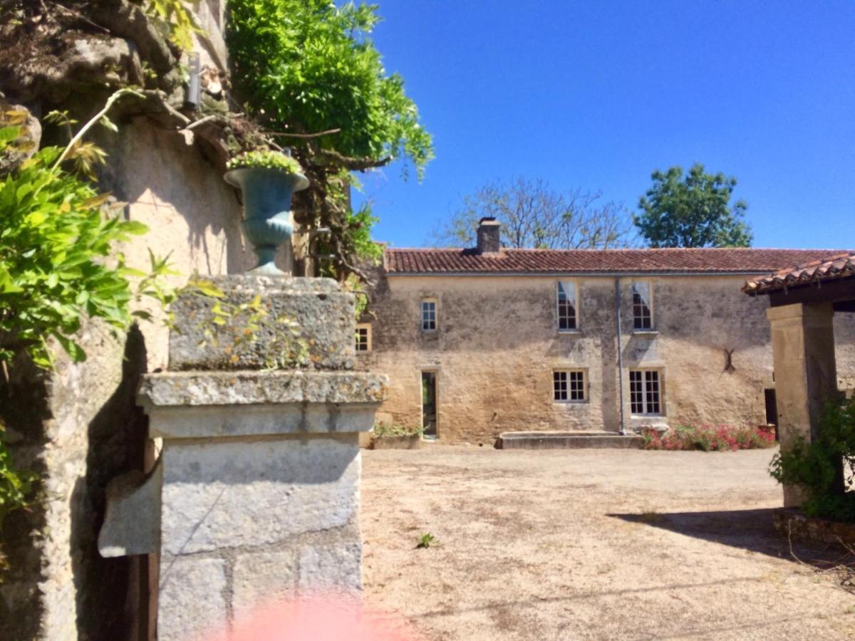 Bed and Breakfast Logis De La Touche Saint-Hilaire-des-Loges Екстер'єр фото