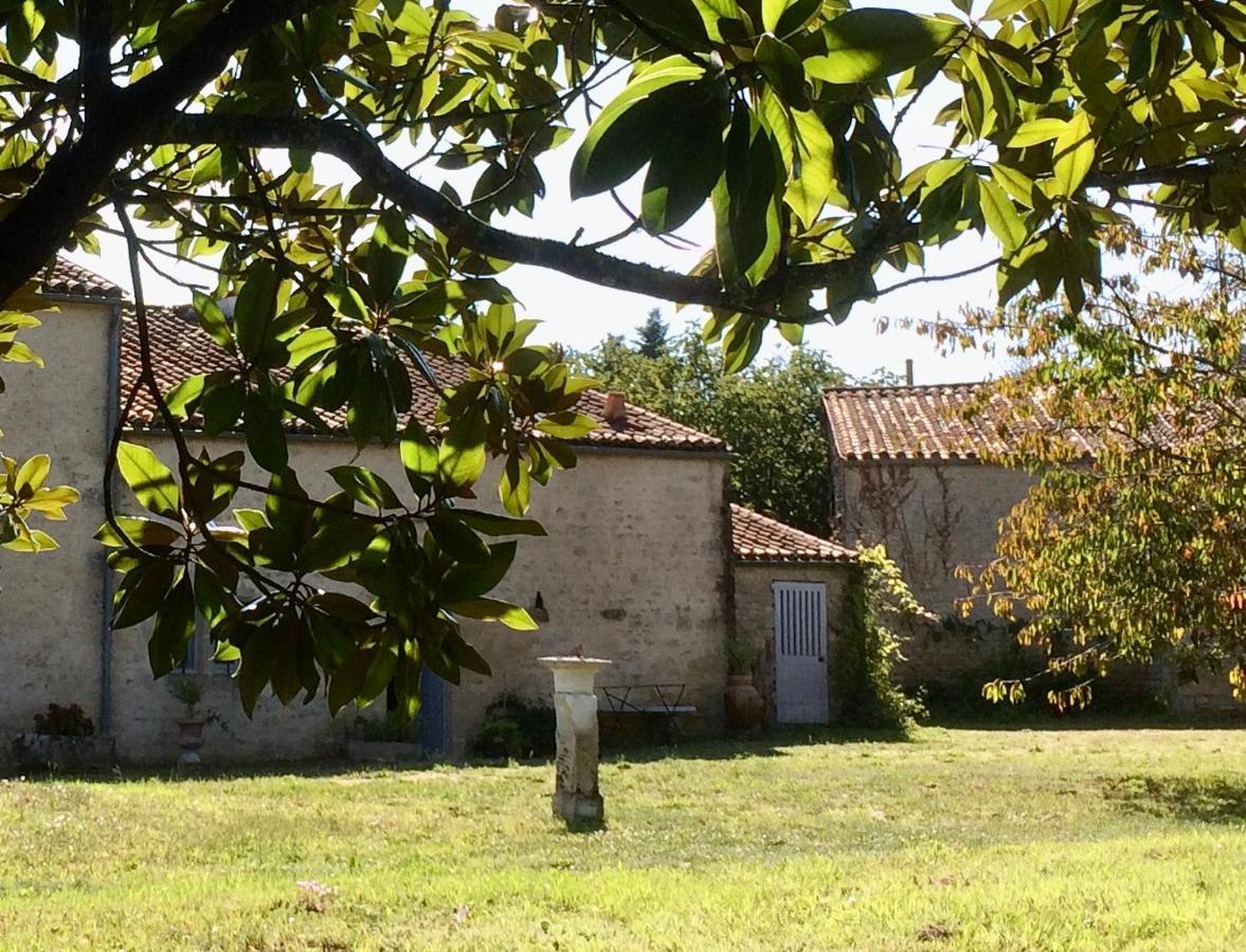 Bed and Breakfast Logis De La Touche Saint-Hilaire-des-Loges Екстер'єр фото