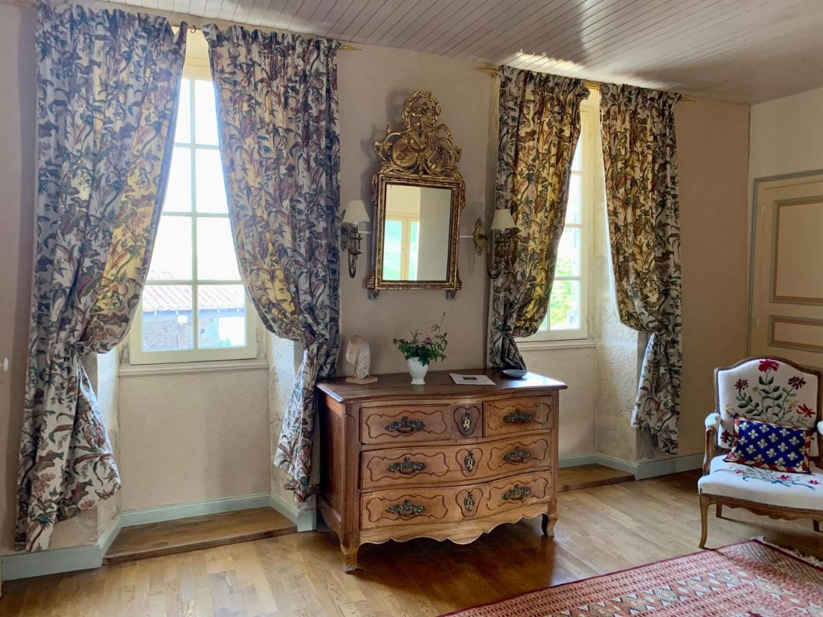 Bed and Breakfast Logis De La Touche Saint-Hilaire-des-Loges Екстер'єр фото